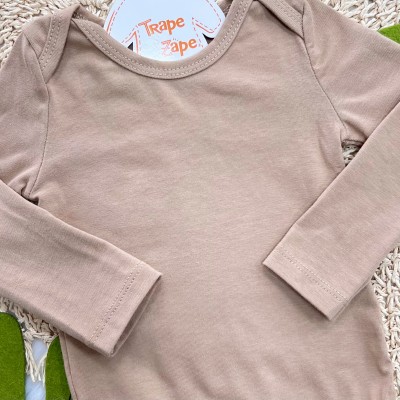 Conj. Body Manga Longa e Jardineira Aventureiro de Moletom em Linho - Areia